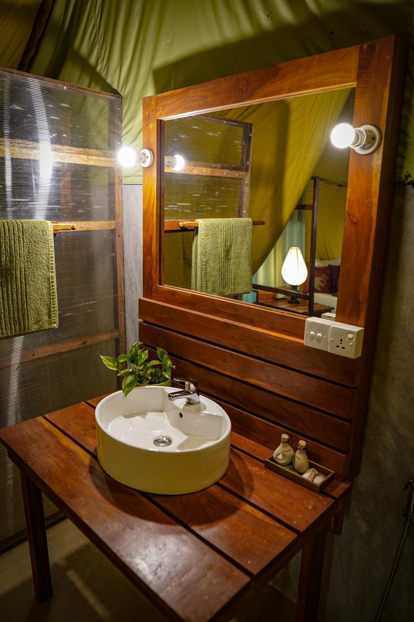 River Glamping By Gaga Bees Udawalawe Εξωτερικό φωτογραφία